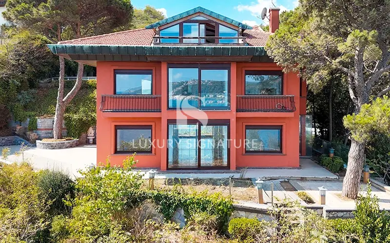 Luxury Signature Property