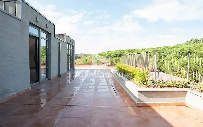 Luxury Signature مشاور املاک