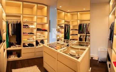 Luxury Signature مشاور املاک 