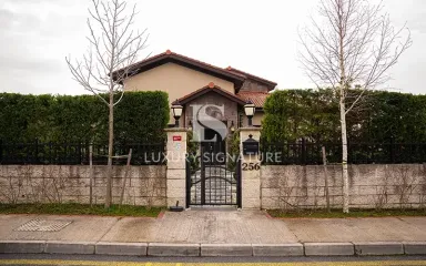 Luxury Signature مشاور املاک 