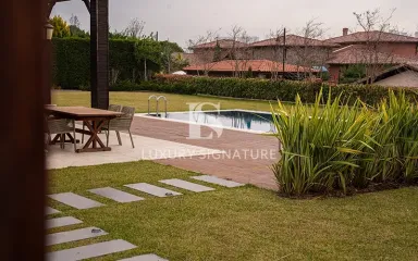Luxury Signature مشاور املاک 